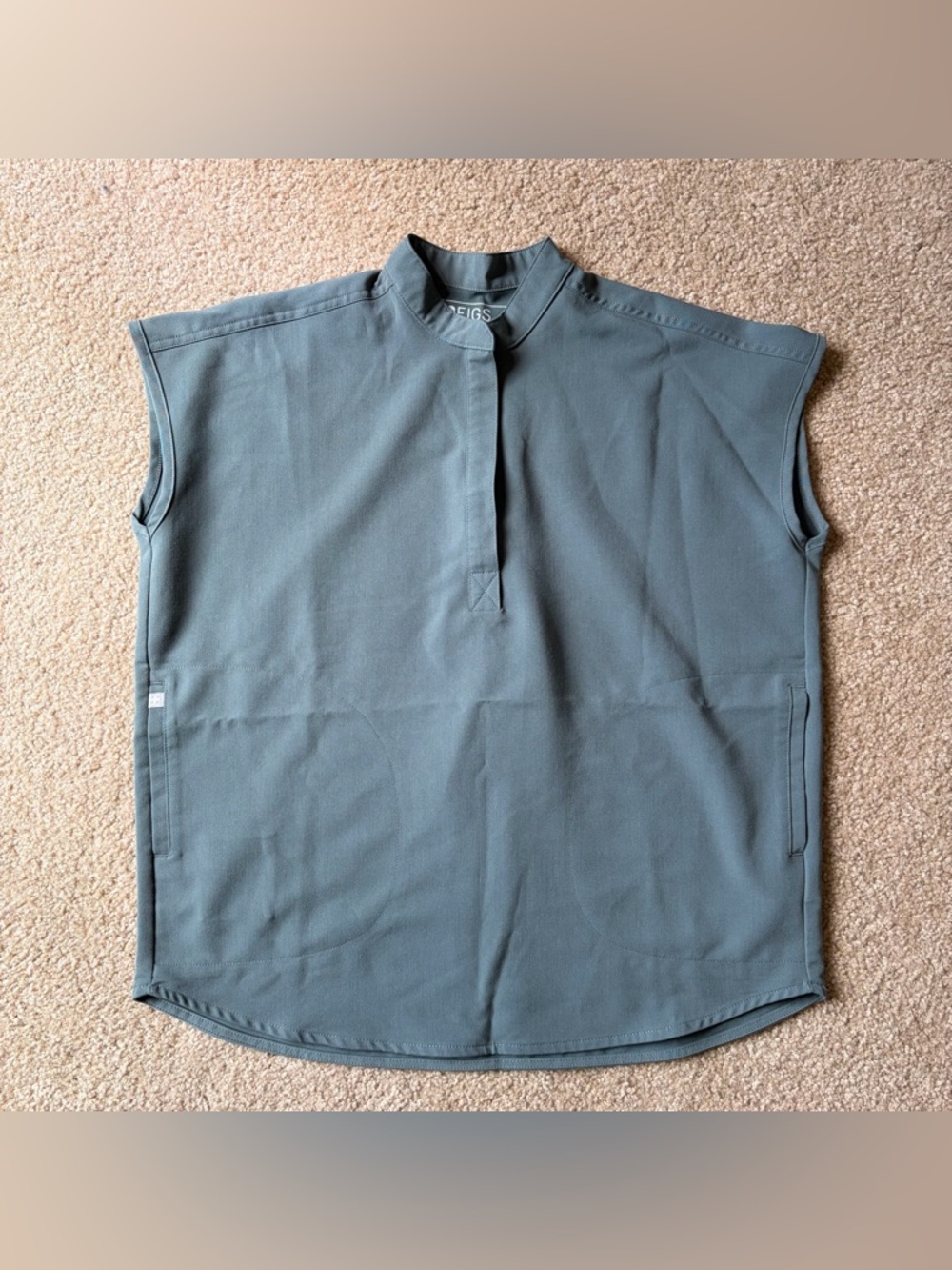 FIGS Rafaela Oversized Scrub Top Women’s XS Gray Green Sleeveless PO 2491